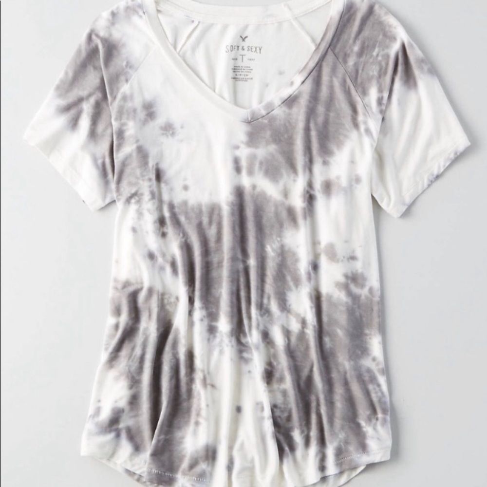 American Eagle Outfitters White and Gray Tie-Dye V-Neck Short Sleeve Tee